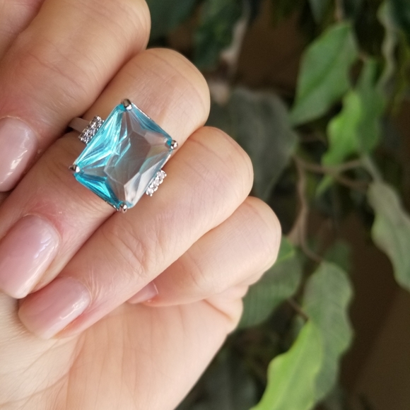 Gorgeous Emerald Cut Simulated Aquamarine Ring - Picture 4 of 6